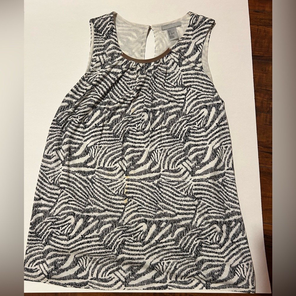 H&M women’s small Black and White Patterned Sleeveless Top Y2K